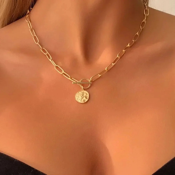 Yellow Gold Women's Round Charm Necklace - Picture 1 of 6